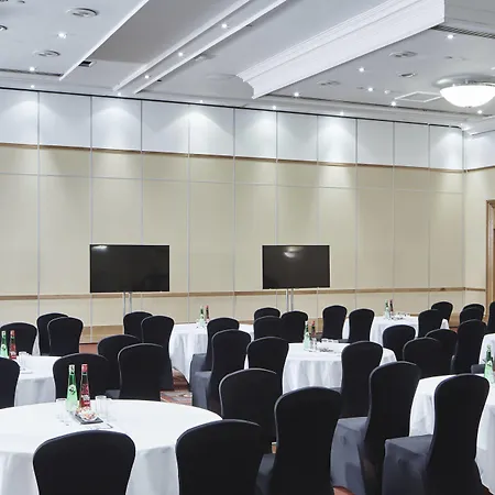 Отель Delta By Marriott Centre 4*