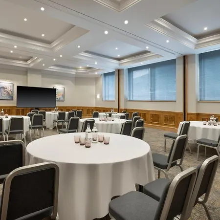 Otel Delta By Marriott Centre 4*