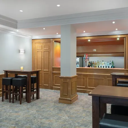 Hotel Delta By Marriott Centre 4*
