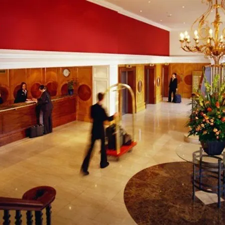 Отель Delta By Marriott Centre Бристоль