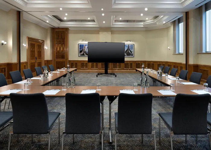 Delta By Marriott Centre Hotell 4*