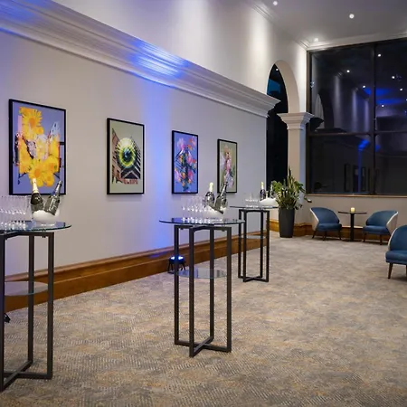 Delta By Marriott Centre Hotell 4*